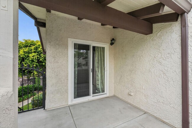 Building Photo - HUNTINGTON BEACH HOME - 1.5 Miles from the Beach