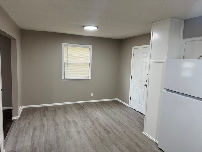 Building Photo - 8309 The Paseo