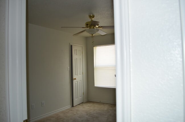 Building Photo - 326 N 10th St