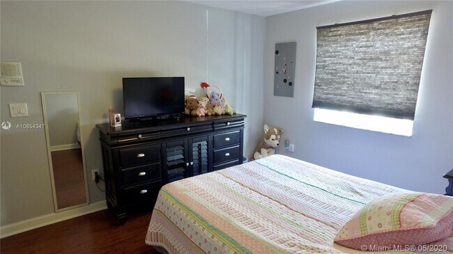 Building Photo - 5102 NW 115th Ct  Doral Fl 33178