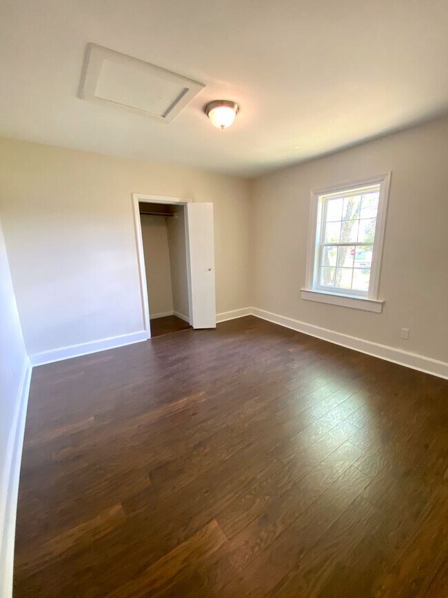 Building Photo - 3 Bedroom Home in Seneca, SC
