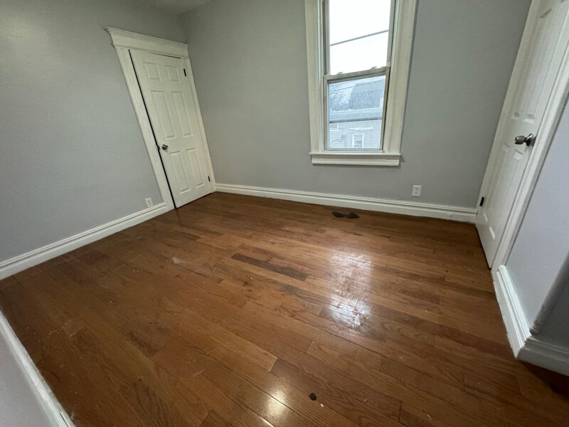 Building Photo - 827 S 14th St