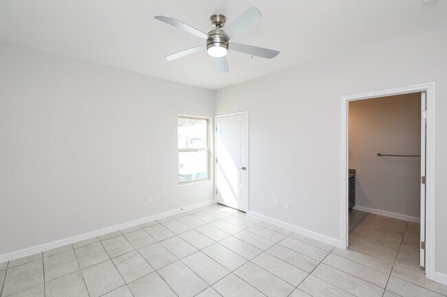 Building Photo - 7126 Rosson Rd
