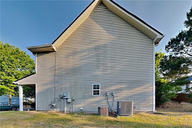 Building Photo - 1595 Stephens Pond View