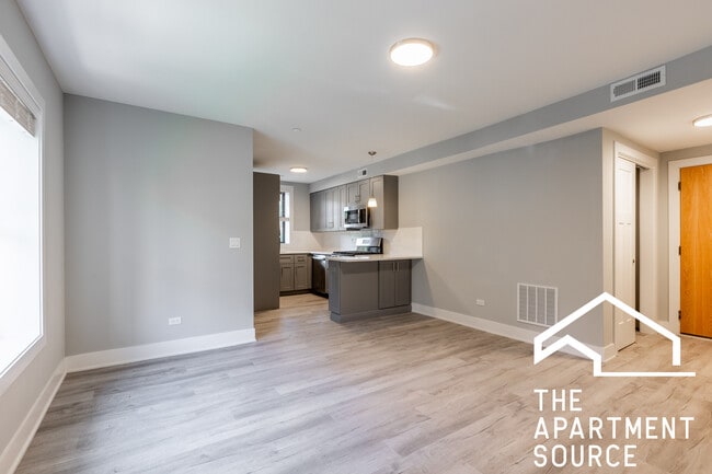 Building Photo - 1135 Oak Ave