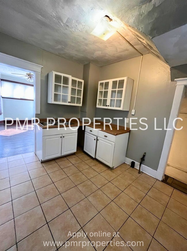 Building Photo - 3Bedroom/1Bathroom Home