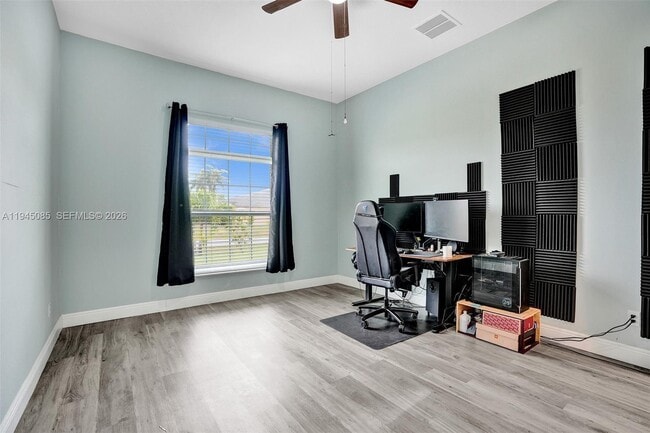 Building Photo - 126 NW Heather St