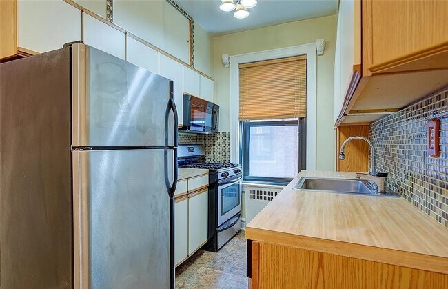 Building Photo - 76-66 Austin St