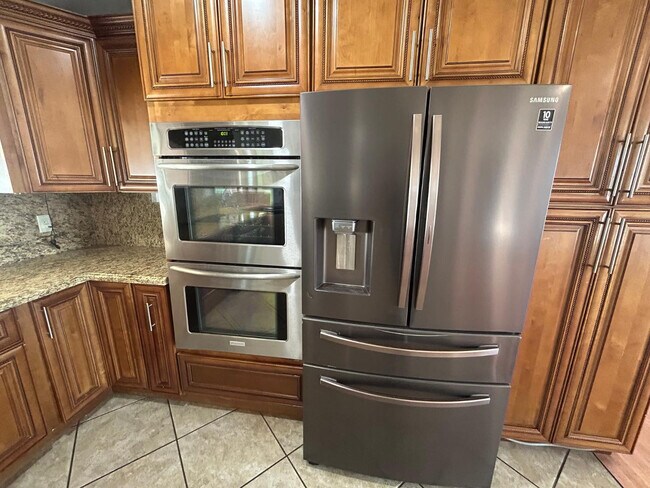 Building Photo - 6916 W Georgia Ave