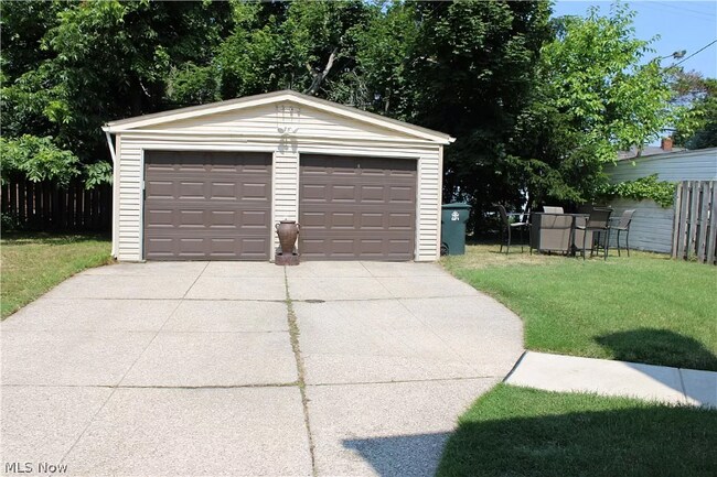 Building Photo - 1222 Castleton Rd