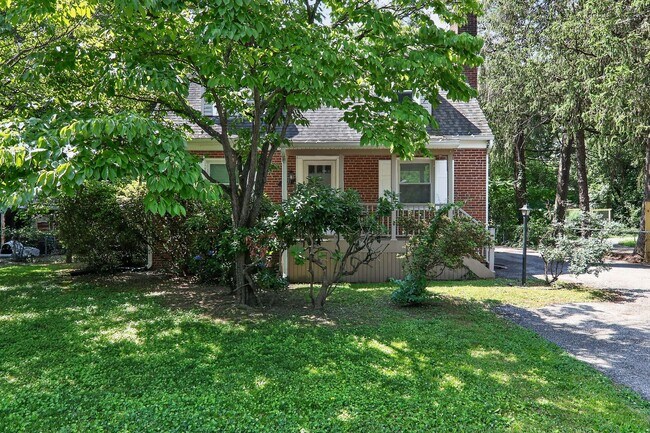 Building Photo - 4-bedroom, 2.5-bath home located in Upper Marlboro