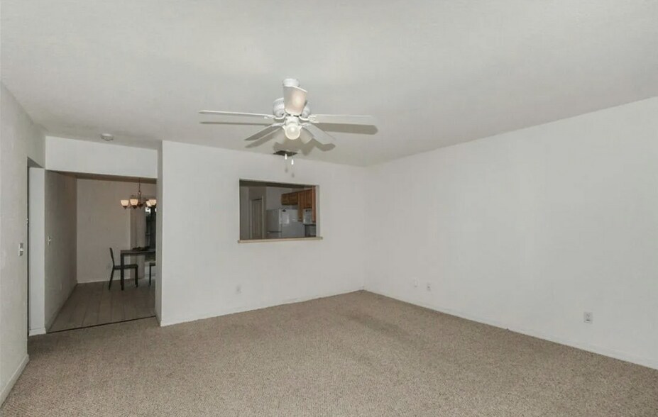 Building Photo - 2131 N Pine Cone Ave
