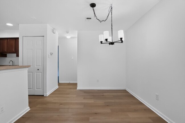 Building Photo - 1 Bed, 1 Bath Condo In Desirable Blue Bell Community!