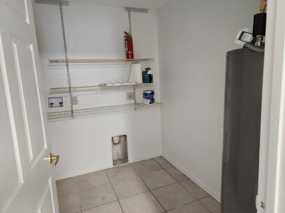 Laundry Room and hook ups - 504 13th Pl