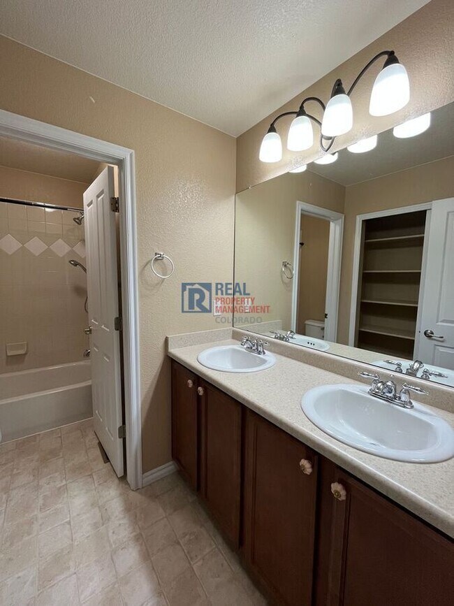 Building Photo - 10828 Heatherton Cir