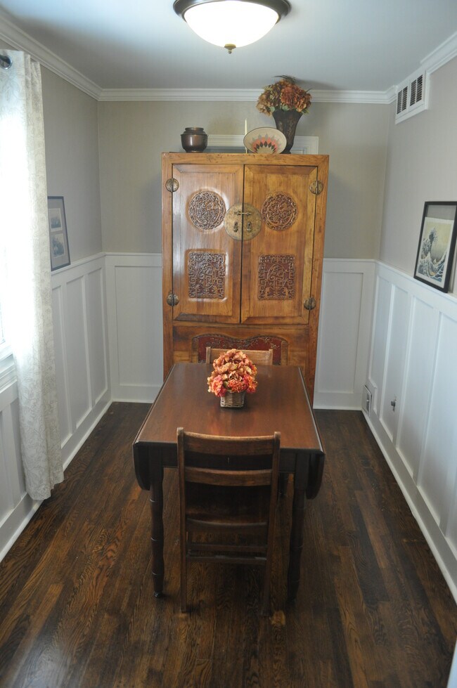 Building Photo - 107 S Iris St