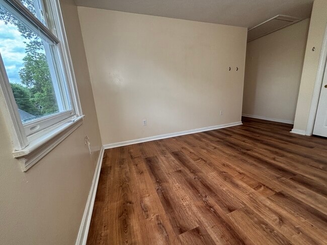 Building Photo - 118 Montclair Ave