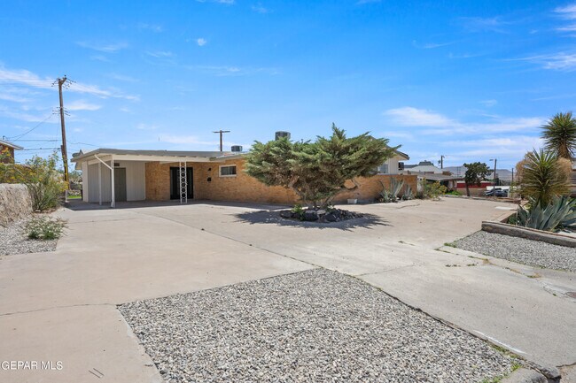 Primary Photo - 4317 Larchmont Dr