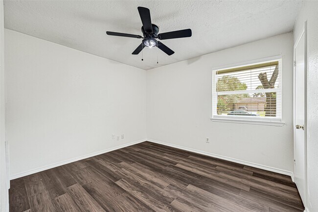 Building Photo - 7742 Whidbey Island Dr