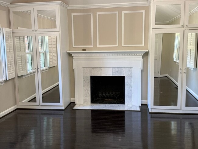 Building Photo - Stunning Home, Great Location, and More!
