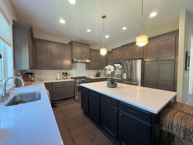 Building Photo - Expansive 4-Bedroom Home with Office, Ente...