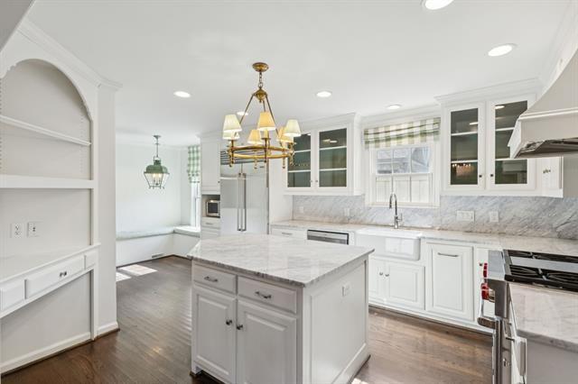 Building Photo - 4437 Larchmont St