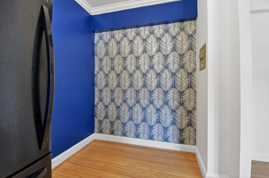 Table space area off kitchen - 3925 Davis Pl NW