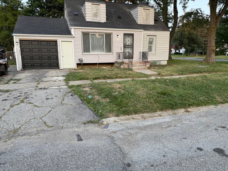 Primary Photo - 3102 Trumbull Ave