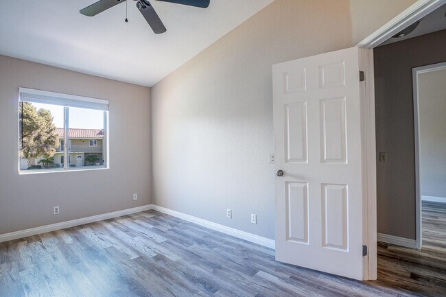 Building Photo - 448 Tava Ln