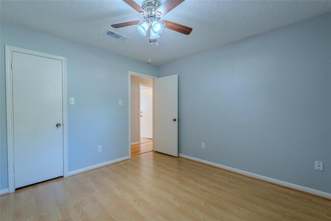 Building Photo - 16227 Southampton Dr