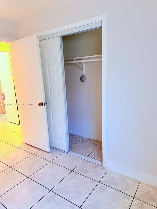 Building Photo - 824 SW 12th Ct