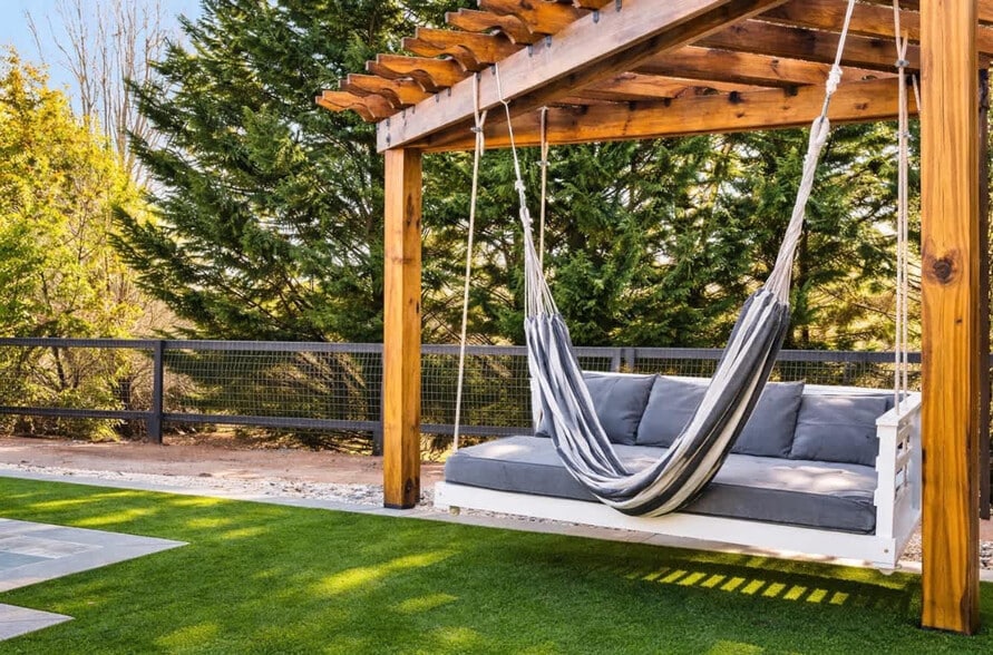 Building Photo - 10 Penny Ave