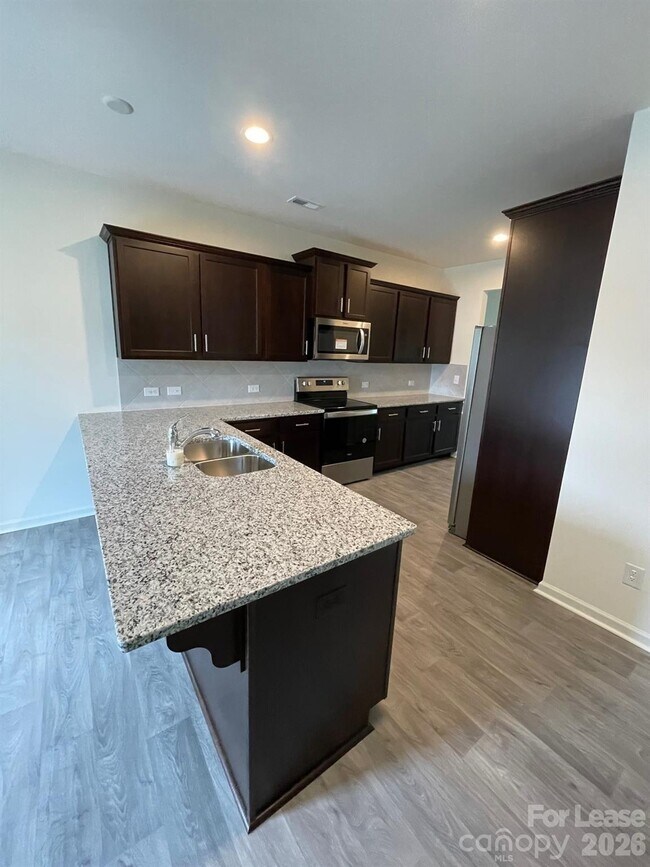 Building Photo - 809 Alexander Commons Dr