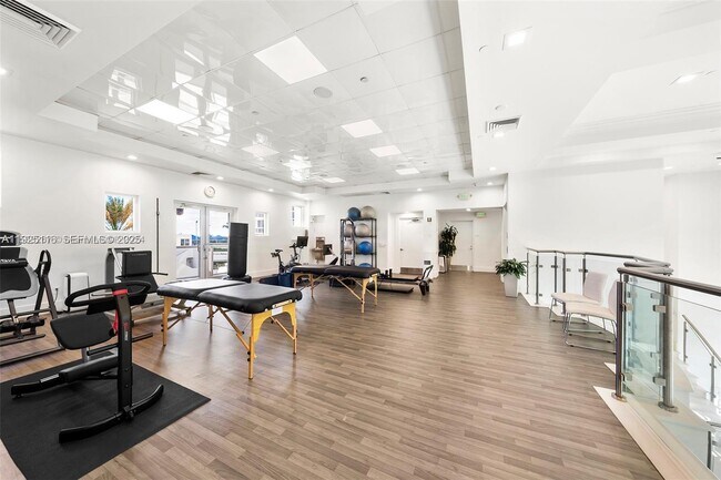 Building Photo - 4775 Collins Ave