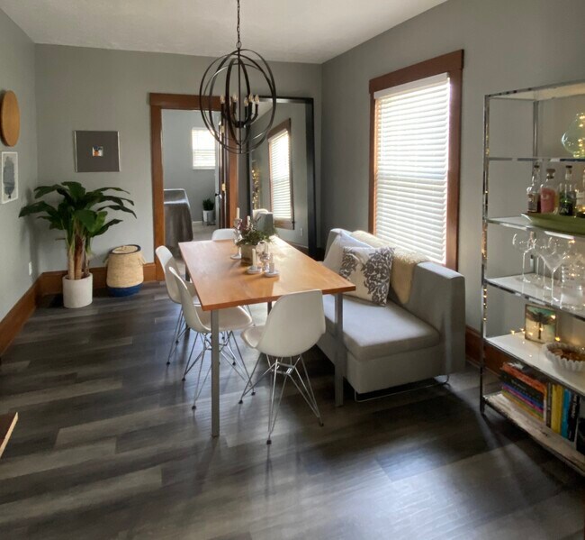 Building Photo - 239 Bachtel St SE