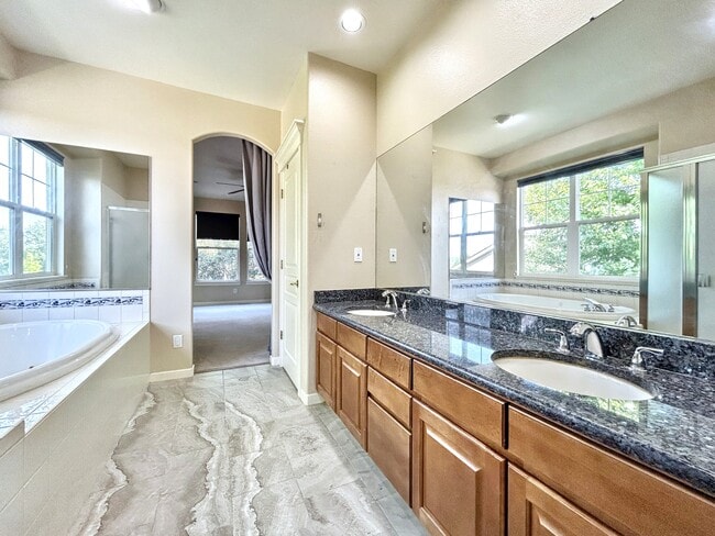 Building Photo - 4653 Bethany Ct
