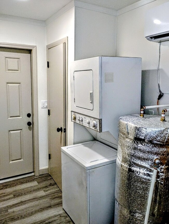 Building Photo - Studio Bungalow in Daytona Beach