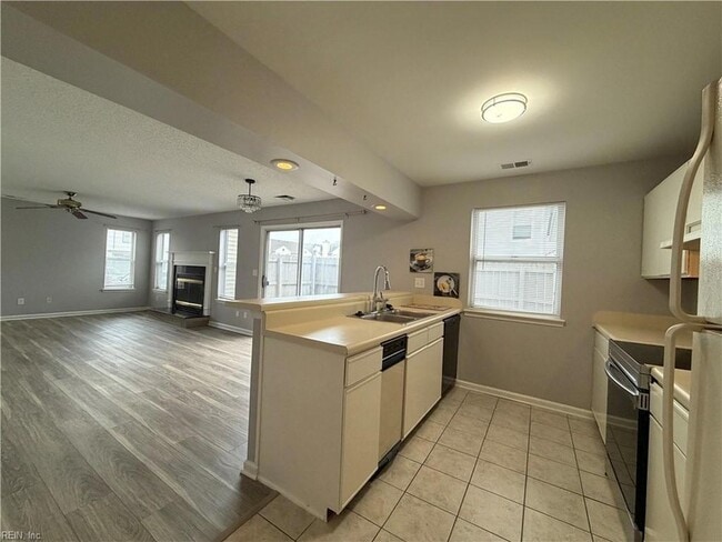 Building Photo - 5608 Tourmaline Ct