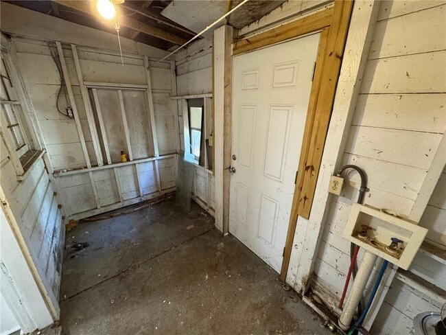 Building Photo - 102 9th Ave