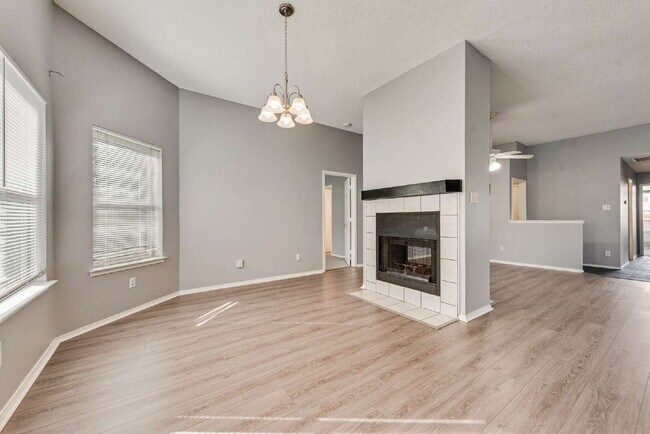 Building Photo - Garden haven 3 bed 2 bath home in H-E-B school district