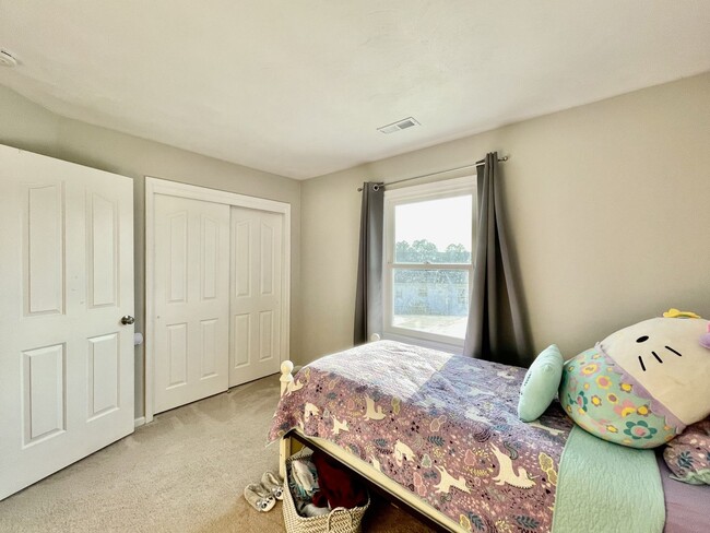 Building Photo - Ready 07-07-25!! Fantastic 4-Bedroom Home ...