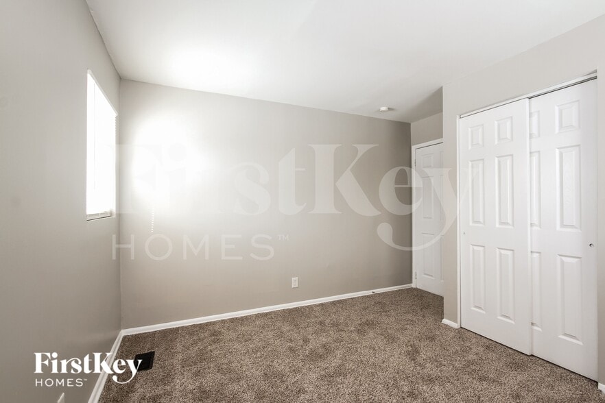 Building Photo - 2856 N Boehning St