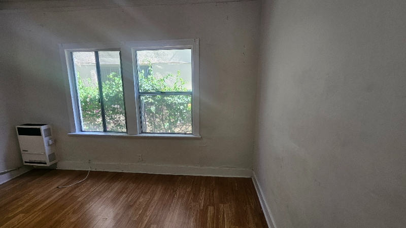 Building Photo - 1005 W 23rd St