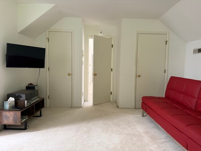 Building Photo - 6113 Tamannary Dr