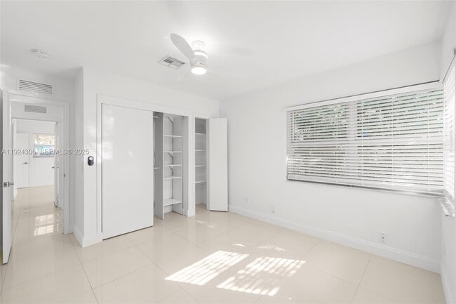 Building Photo - 1627 Moffett St