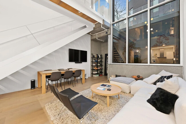 Building Photo - 450 Hayes St