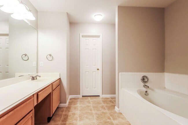 Building Photo - 2842 Fox Ravine Dr
