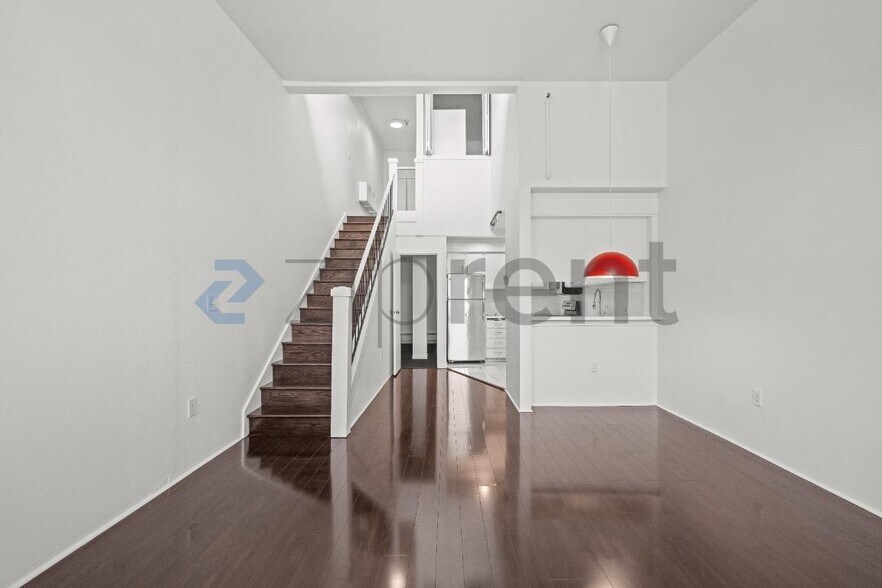 Building Photo - Unit Apt 16