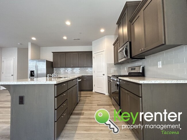Building Photo - Must-have 3Bed/2.5Bath Lakewood Home
