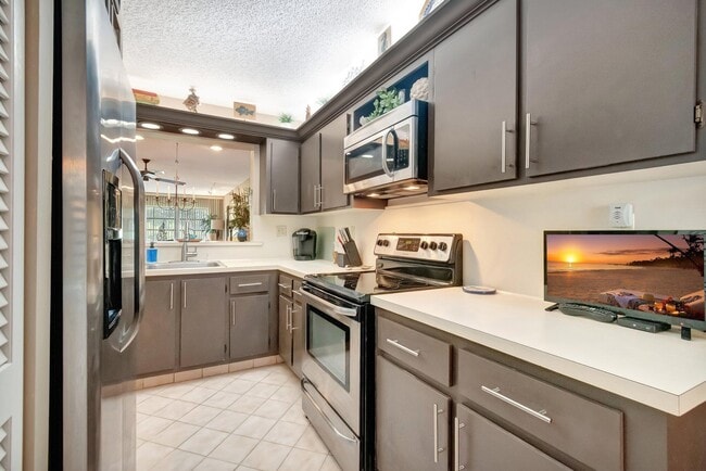 Building Photo - 13194 Lucinda Palm Ct